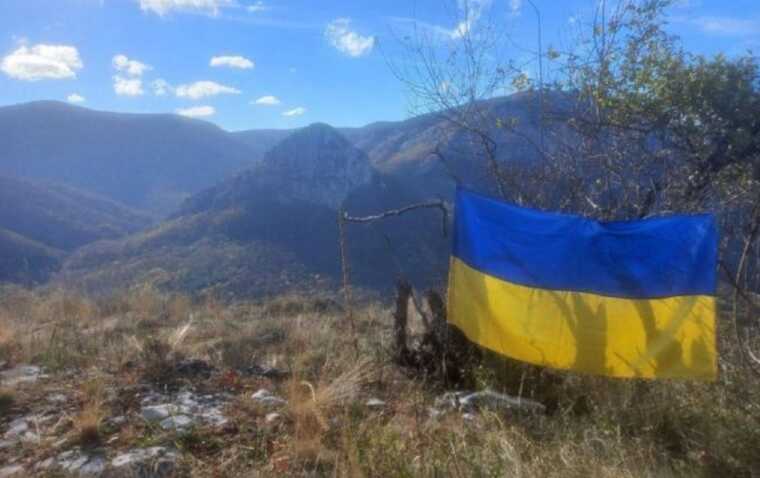 У Криму підняли український прапор: "Це – українська земля! Ми чекаємо на ЗСУ!"