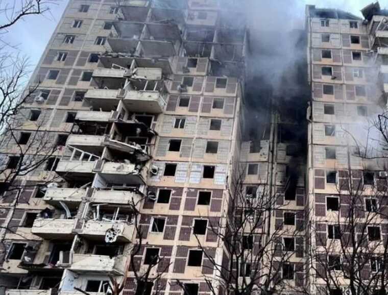 На Донеччині ворожа ракета С-300 влучила у багатоповерхівку у Новогродівці