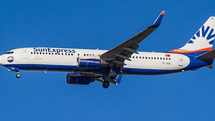 В Париже самолет вылетел в Измир без пилота и 30 пассажиров