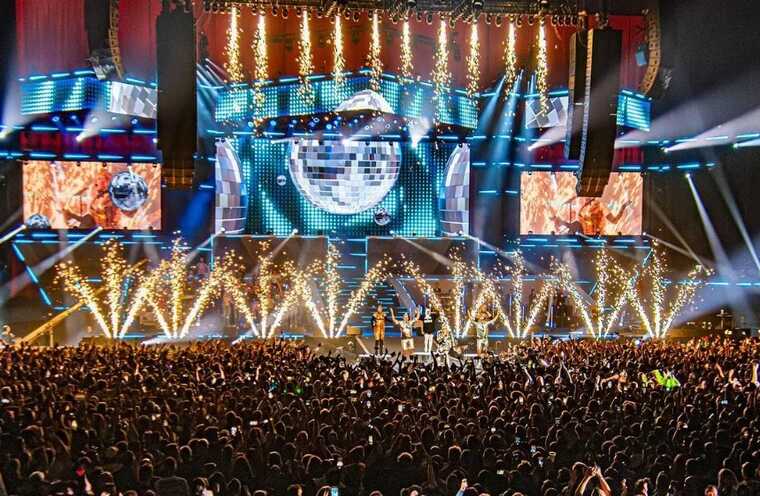      :    "Russia goodbye,  !"