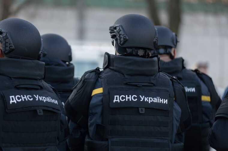 Японія передала українським рятувальникам спецмашини та обладнання для пошуку мін