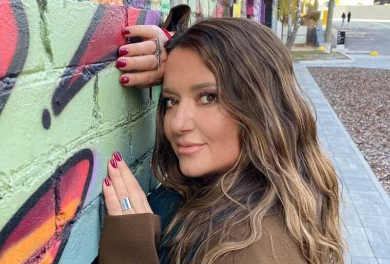 Могилевська презентувала щемливий кліп про українських біженців, які повертаються додому