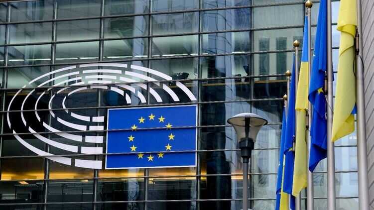 Єврокомісія вирішила виділити 900 млн євро Угорщині, щоб та не блокувала допомогу Україні