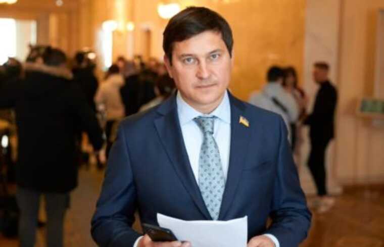 Попытка подкупа Мустафы Найема. Членство нардепа Одарченко в "Слуге народа" приостановлено