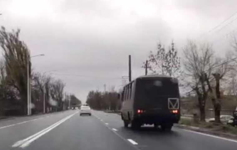 У напрямку Донецька з Маріуполя вже кілька днів переміщуються військові вантажівки з окупантами