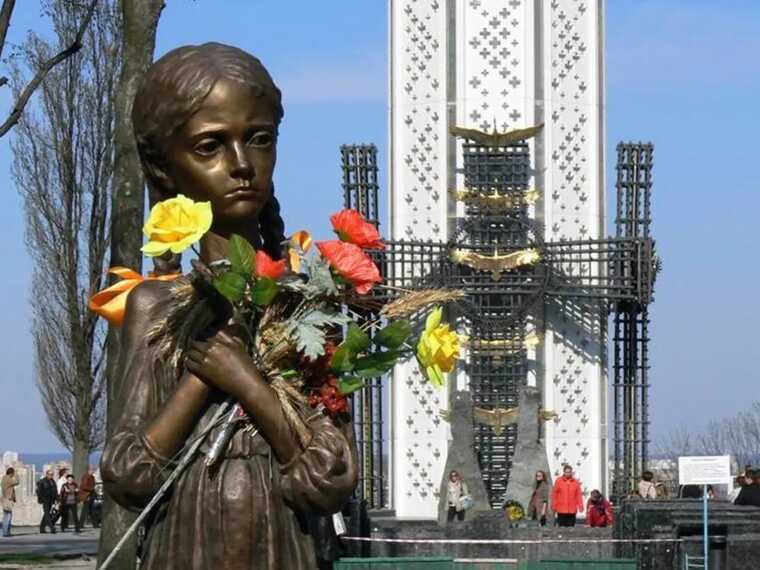 МВС передало Музею Голодомору оцифровані копії понад 1000 кримінальних справ періоду геноциду