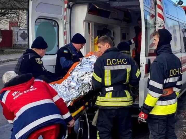 На Київщині бійці ДСНС врятували пенсіонера, який ледь не втонув у водоймі