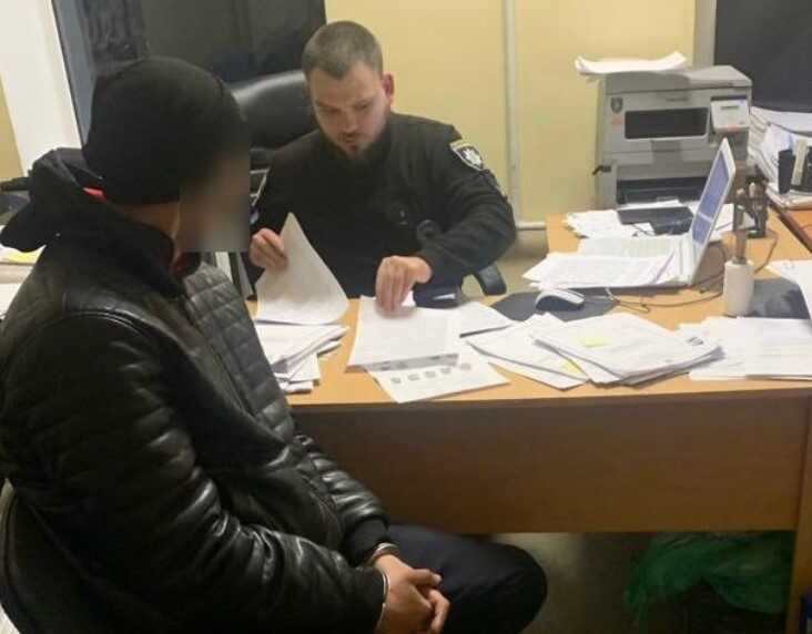В Днепре полицейские задержали двоих подозреваемых в совершении грабежей