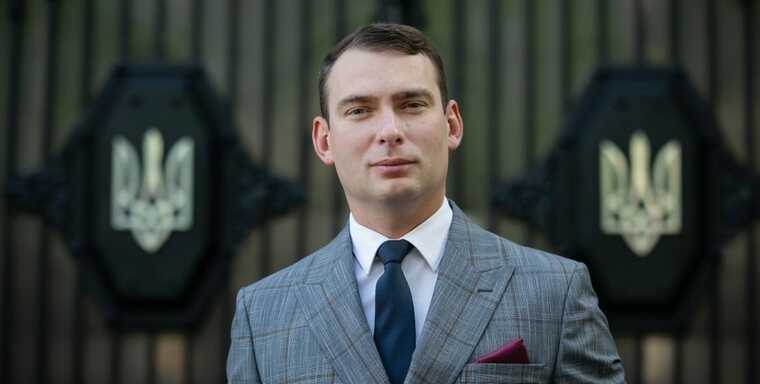 На яких олігархів працює депутат Железняк