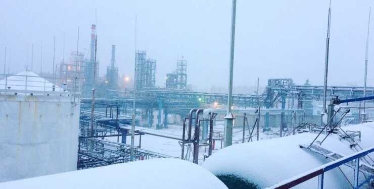 Беспилотники ВСУ атаковали два нефтегазовых завода на территории РФ, — СМИ