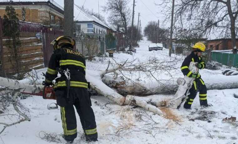 В Одесі реєструють перепади напруги через негоду та попередили про перебої з теплом