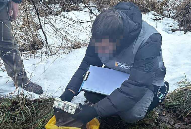 У Миргороді депутата міськради затримали на хабарі у 67 тисяч доларів