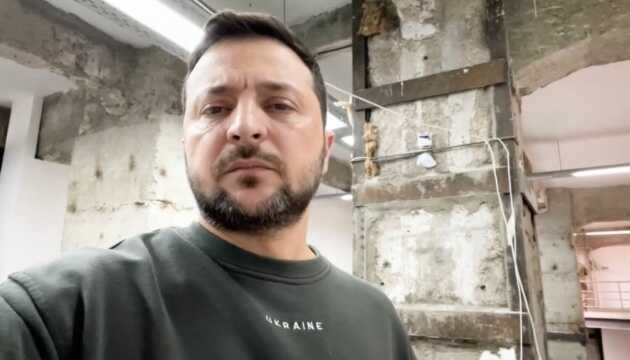 Зеленський відвідав Харків та зустрівся зі школярами, які навчаються у "підземній" школі