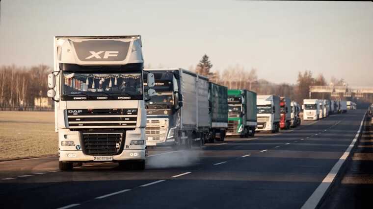 Угорщина перестала пропускати українські фури зі Словаччини, — ЗМІ