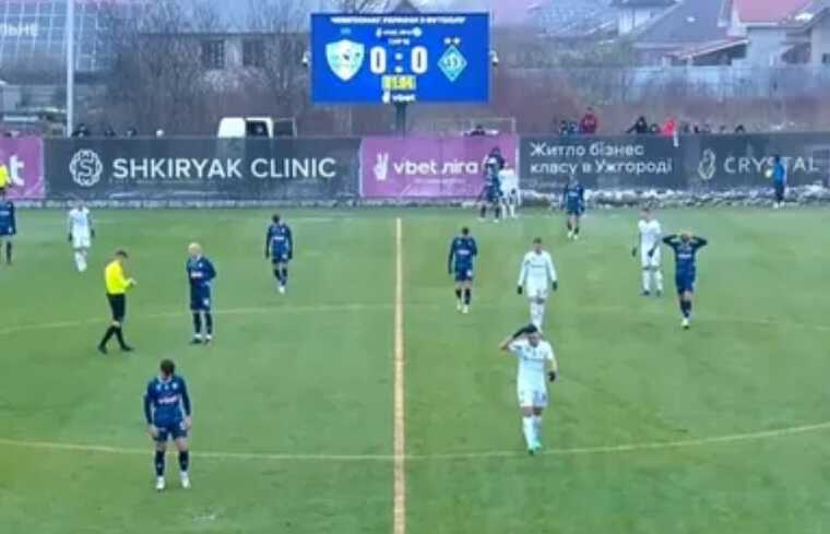 Під час матчу "Динамо" на другій хвилині гри розпочалася повітряна тривога