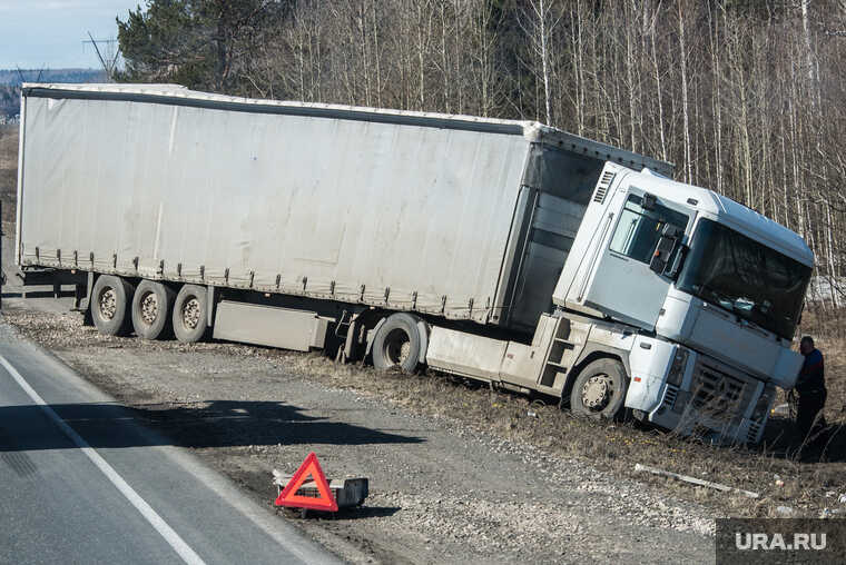 В Воронежской области РФ фура протаранила колонну Росгвардии