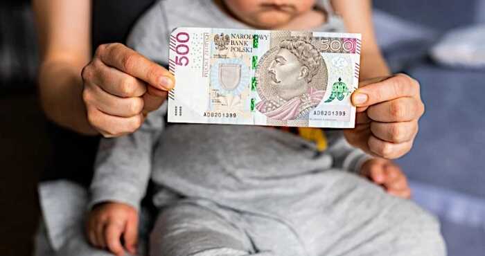 Українцям в Польщі з 1 січня збільшать виплати на дітей