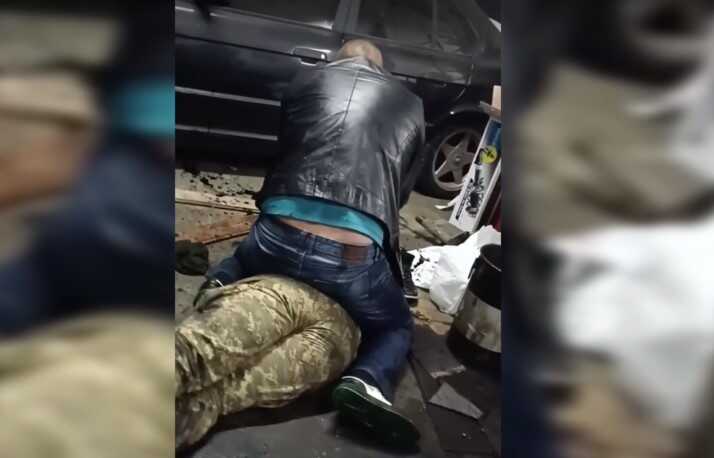 На Закарпатті співробітник ТЦК "під речовинами" напав на ексколегу з ножем