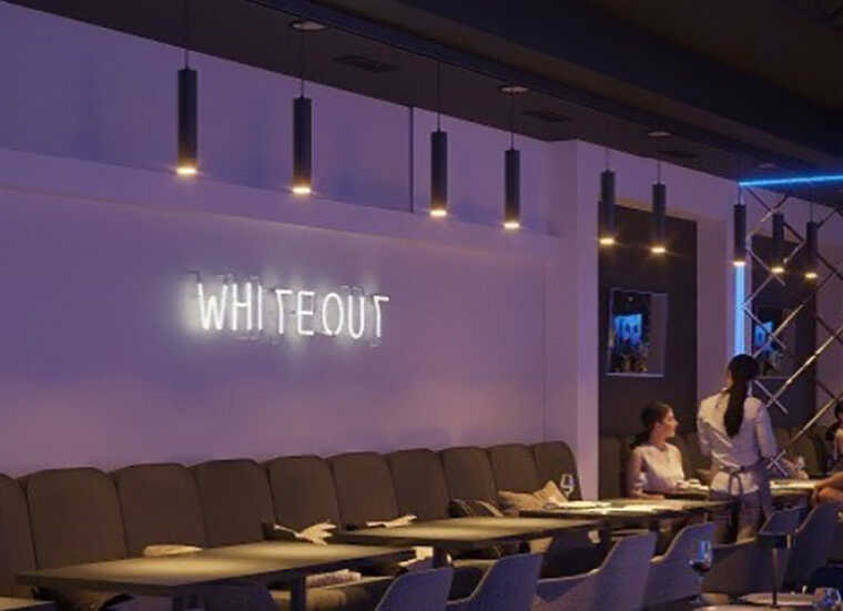 Мужской стриптиз в баре Черкасс возмутил военного: мэр призвал ТЦК проверить официантов