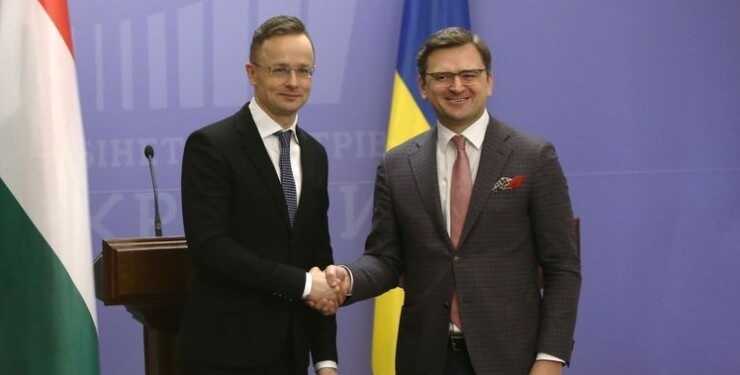 Кулеба анонсував першу з початку війни зустріч із главою МЗС Угорщини: "Продовжуємо діалог"