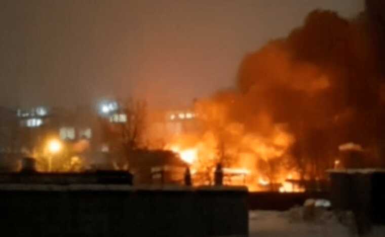 У російському Підмосков’ї спалахнула пожежа на бавовняній фабриці: стоїть нестерпний сморід