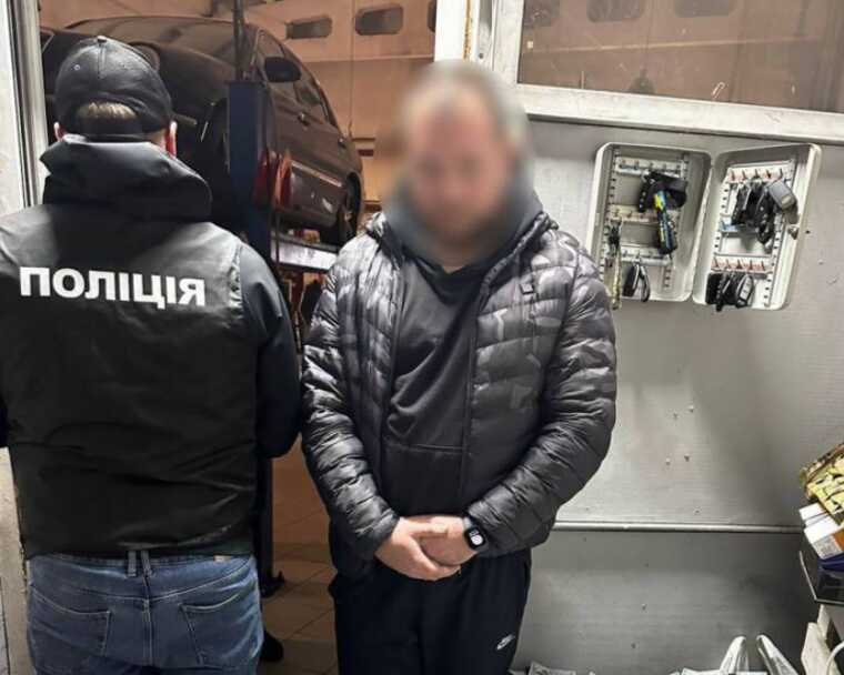 В Одесі керівник громадської організації та військовослужбовець допомагали ухилянтам