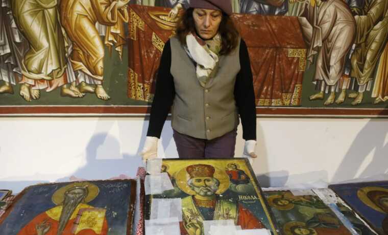 До Північної Македонії з Албанії повернуто викрадені десятиліття тому ікони