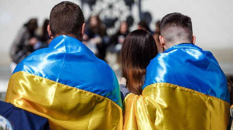 За рік українці стали менше довіряти всім правлячим інституціям, окрім армії – опитування