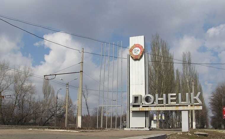 Жителі окупованого Донецька масово скуповують бензин на заправках