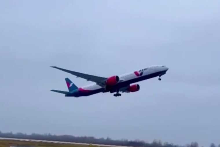 З Бориспільського аеропорту сьогодні вилетів літак