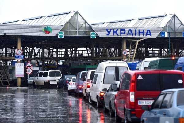 З наближенням різдвяних свят на кордоні фіксують зростання пасажиропотоку