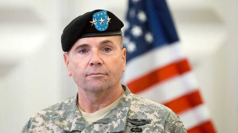 Бен Ходжес закликав мобілізувати максимально можливу кількість українців: "Занадто багато тиняються Україною"