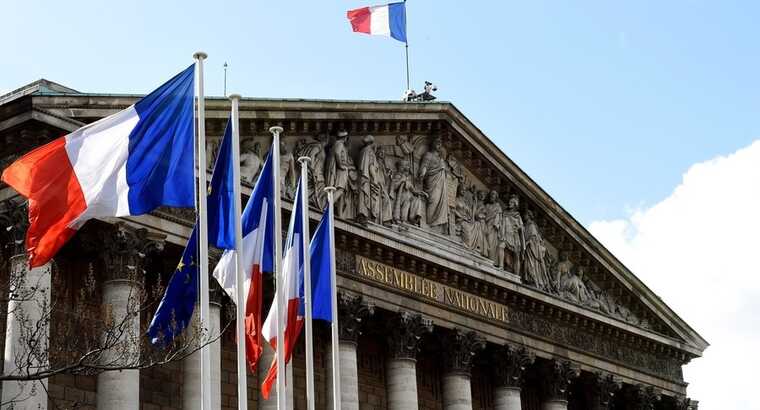 Французькі сенатори закликали збільшити постачання дронів та артилерії для ЗСУ