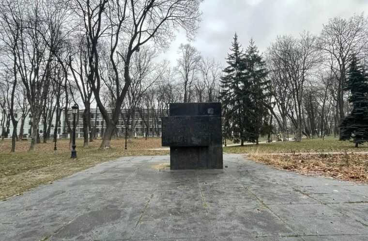 У Києві демонтували ще один радянський пам’ятник