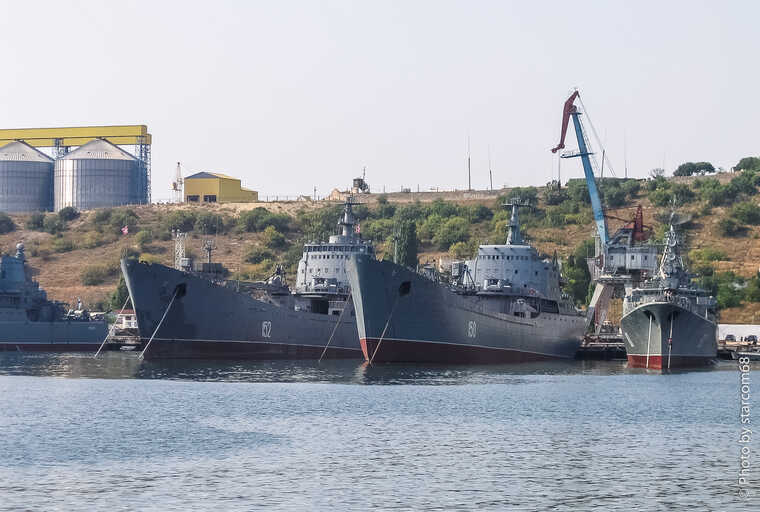 Розпил: Росія в Севастополі ріже на метал захоплені українські кораблі