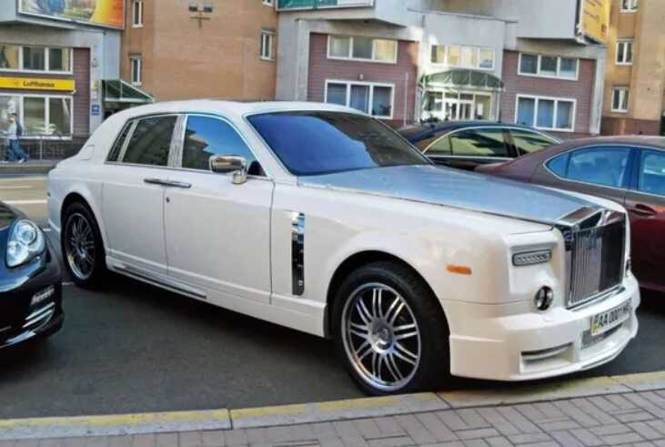 У Словаччині засвітився рідкісний Rolls-Royce Phantom на українських номерах