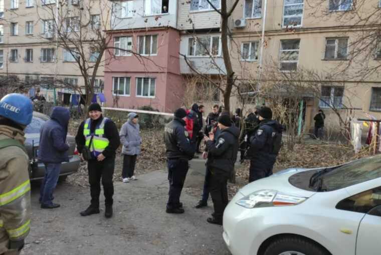 В Одесі чоловік взяв в заручники жінку з дитиною: заручників вдалося звільнити