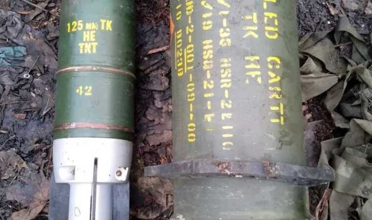 Українські військові показали рідкісний кадр танкового снаряду, який надійшов з Пакистану