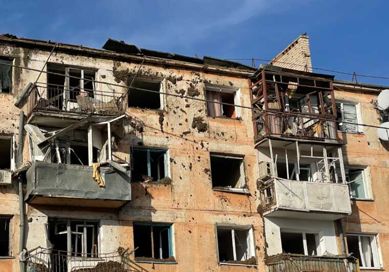 Окупанти обстріляли будинок у Херсоні: є загиблий