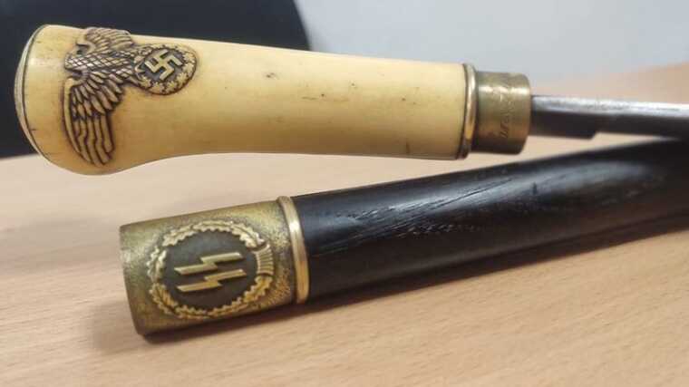 Суд оштрафував громадянина Китаю, який намагався вивезти з України німецьку тростину з клинком