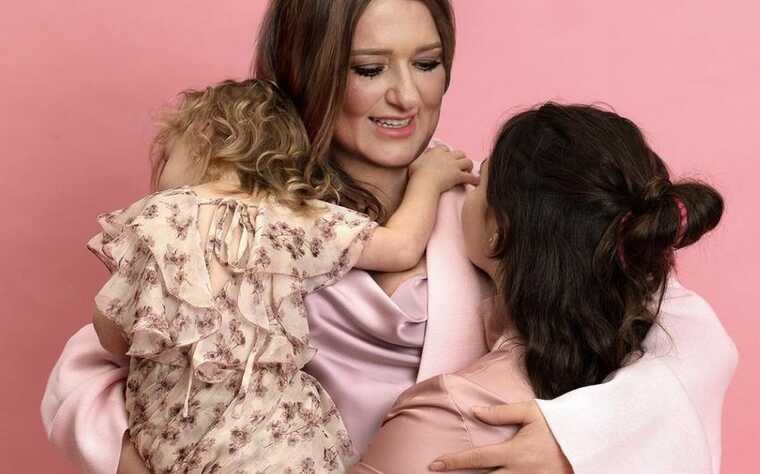 Наталья Могилевская стала мамой: удочерила двух девочек