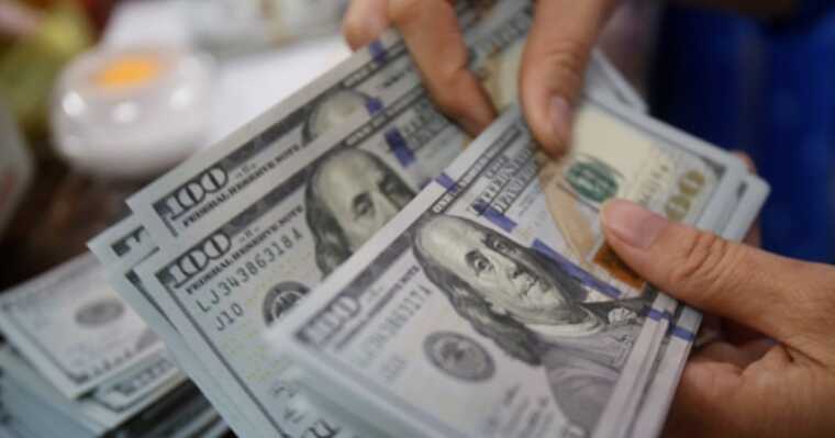 Нацбанк України перед Новим роком продав майже 900 мільйонів доларів