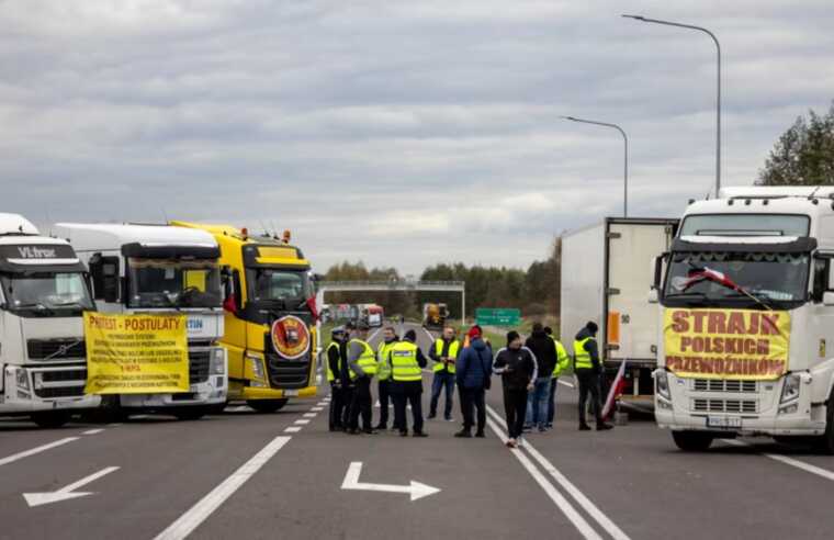 У Польщі фермери знову готуються до відновлення блокади українсько-польського кордону