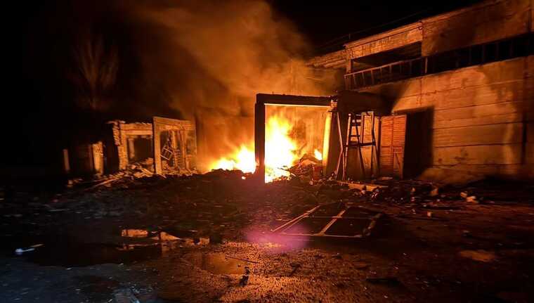 Оккупанты дважды обстреляли Покровск: возник пожар, есть пострадавшие