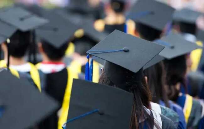 Кабмін  планує скасувати бюджетні місця в українських вишах