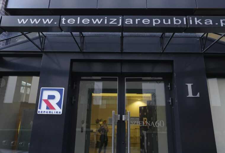 Польський телеканал зазнав критики після закликів чипувати мігрантів