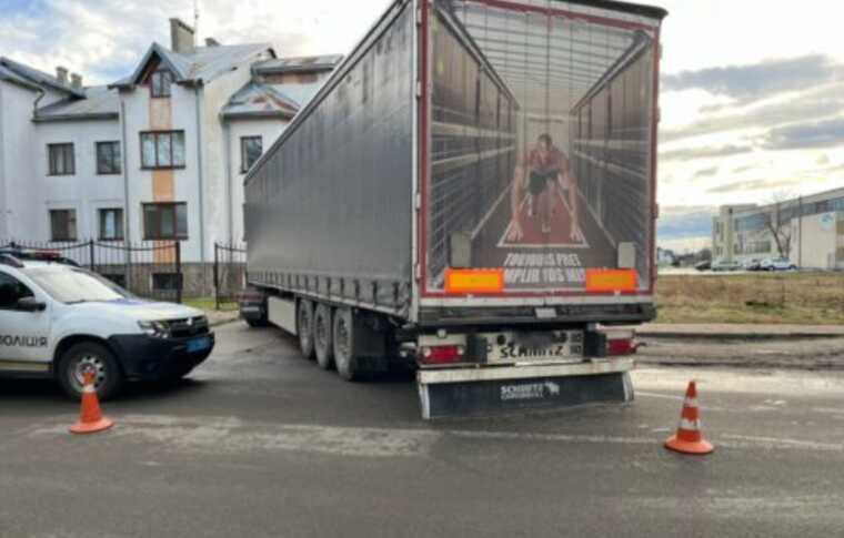 ДТП на Львівщині: вантажівка збила 63-річну велосипедистку