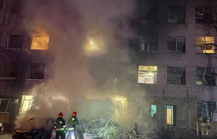 В ДСНС показали фото наслідків російської атаки по житловому будинку у Дніпрі