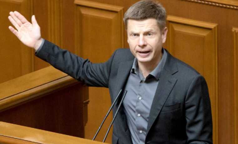У мережі розповідають, що нардеп Гончаренко вимагає від президента припинення мобілізації