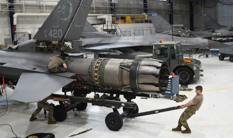 В Минобороны рассказали о подготовке обслуживающего персонала для F-16